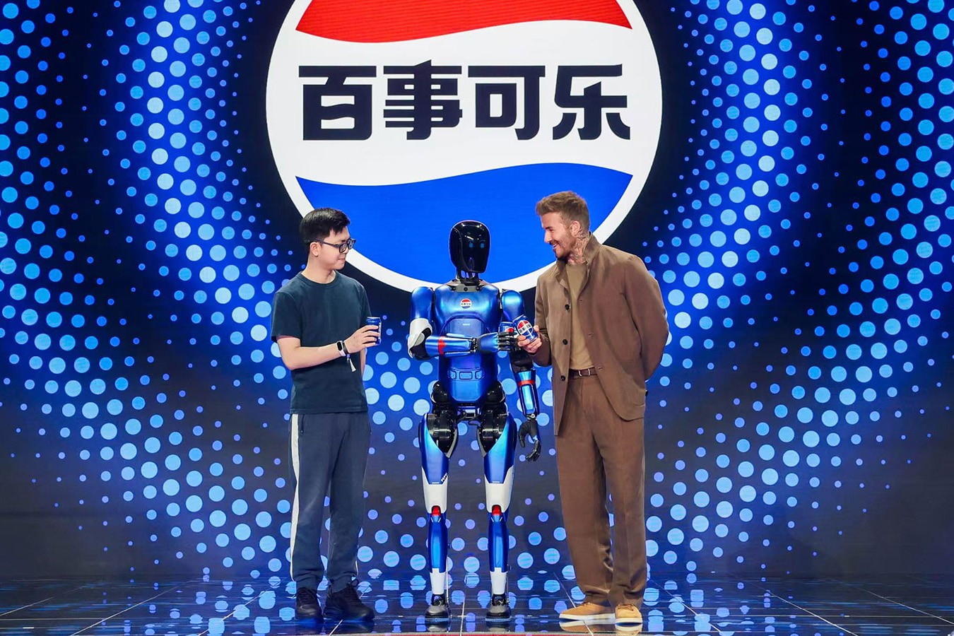 公海jcjc5500机器人携手百事中国共创“百事蓝宝” 共燃渴望新章